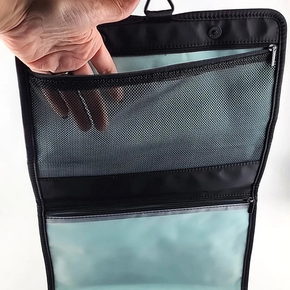 TRACKER Black Travel Foldover Hanging Carry Case Multi Compartments - Picture 7 of 14